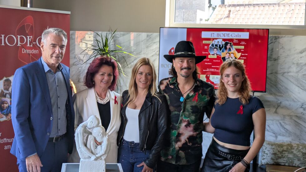 Dr. Tillmann Blaschke, Viola Klein, Stefanie Hertel, Lanny Lanner und Johanna Mross freuen sich auf die diesjährige Gala (v.l.)