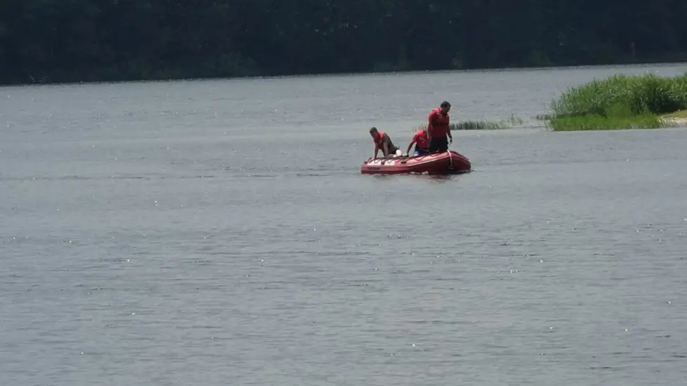 Suchaktion auf dem Moritzsee bei Naunhof: Vor 2 Jahren (2. Juni 2024) ist hier ein 58-jähriger Schwimmer ertrunken - das Foto stammt von der Suche damals. Suchaktion auf dem Moritzsee bei Naunhof: Vor 2 Jahren (2. Juni 2024) ist hier ein 58-jähriger Schwimmer ertrunken - das Foto stammt von der Suche damals.