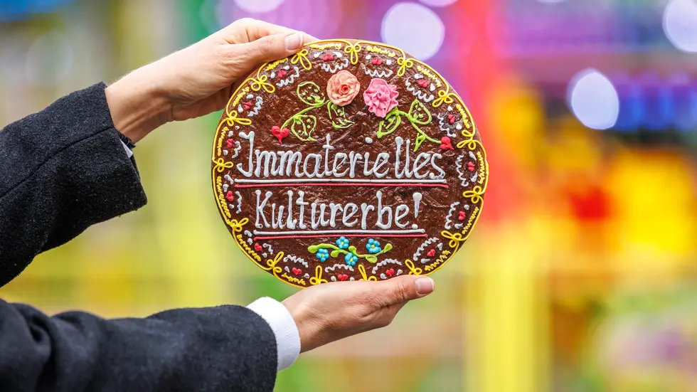 Ein symbolischer Lebkuchen mit dem Kulturerbe-Titel Ein symbolischer Lebkuchen mit dem Kulturerbe-Titel