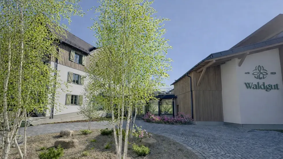 Lange war in diesen Gebäuden ein Kinderheim, nun ist es das Resorthotel Waldgut Lange war in diesen Gebäuden ein Kinderheim, nun ist es das Resorthotel Waldgut