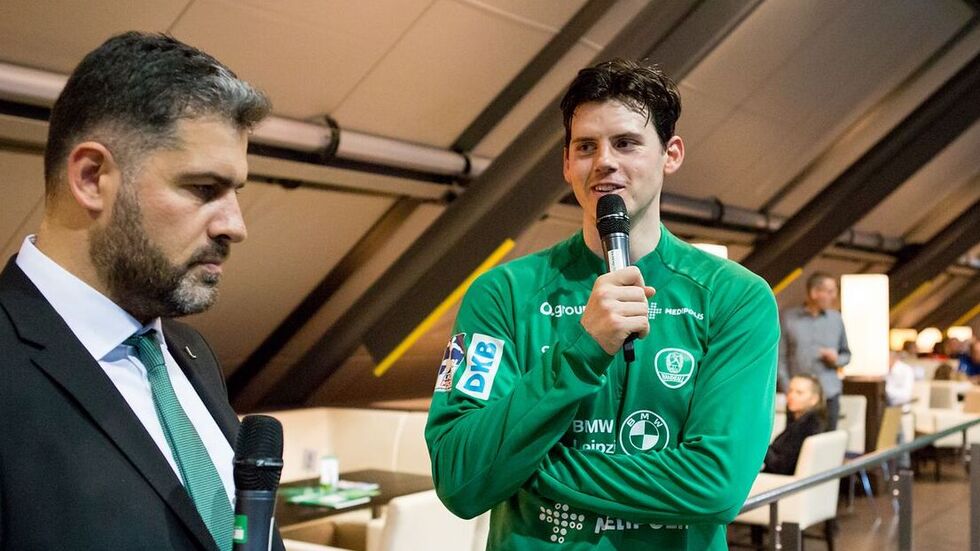 Kapitän Simon Ernst verlängert.