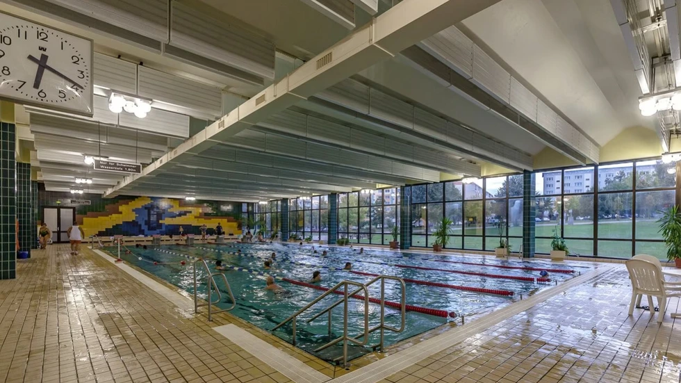 Die Stadt musste gestern die Schwimmhalle am Südring schließen. Der Grund war ein "Fäkaleintrag".