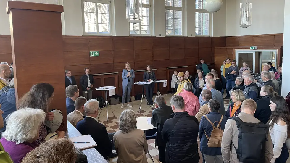 Oberbürgermeisterin Constance Arndt begrüßte die Besucher - das Interesse war groß Oberbürgermeisterin Constance Arndt begrüßte die Besucher - das Interesse war groß