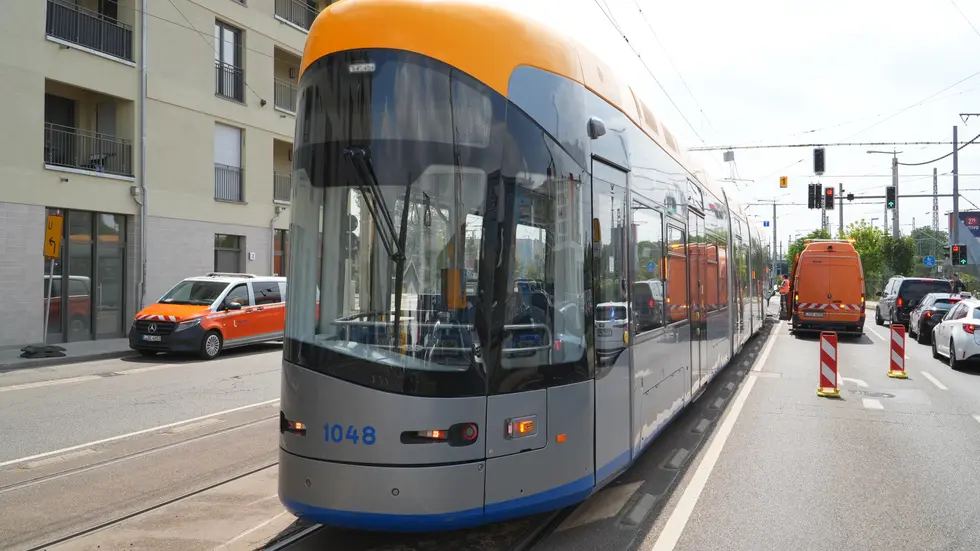 Die betroffene Bahn auf der Mockauer Straße in Leipzig.
