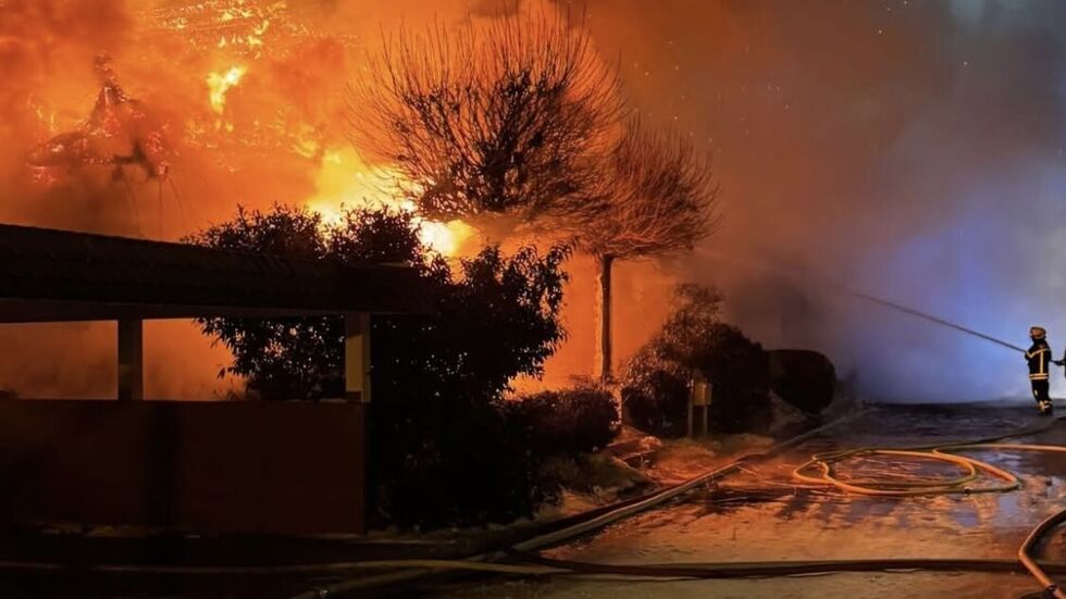 Das Einfamilienhaus brannte lichterloh. Das Einfamilienhaus brannte lichterloh.