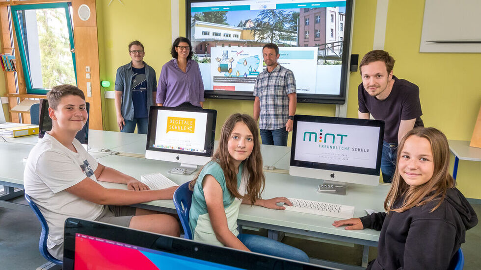 Das Gymnasium hat für drei Jahre die Auszeichnungen als "mint-freundliche" und "digitale Schule" erhalten.