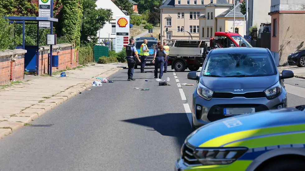Für die Unfallaufnahme war die Straße des Friedens voll gesperrt. Für die Unfallaufnahme war die Straße des Friedens voll gesperrt.