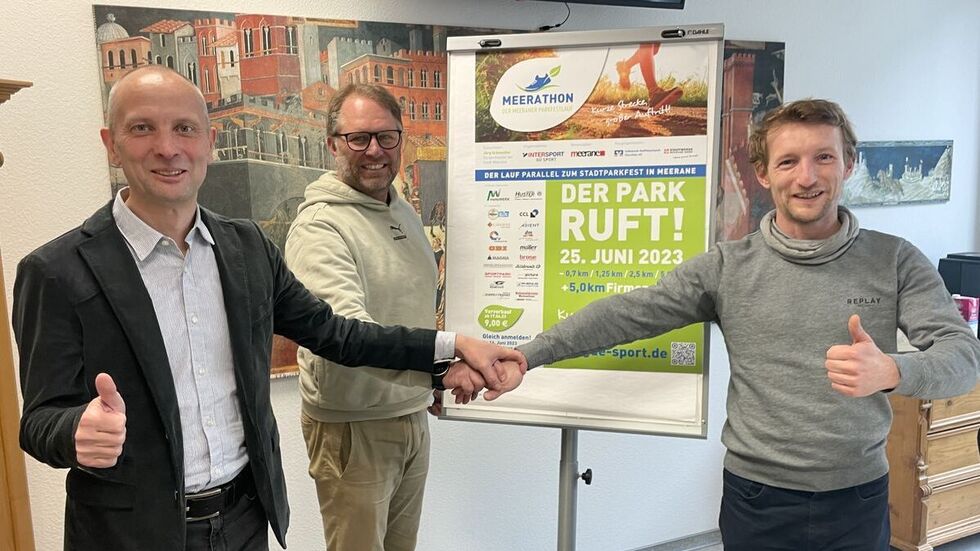 V.l.: Bürgermeister Jörg Schmeisser, Andreas Hahn vom Meerathon-Veranstalter Gü Sport und Stadthallenmanager Marcus Richter vom Org.-Team bei der Präsentation am Montag.