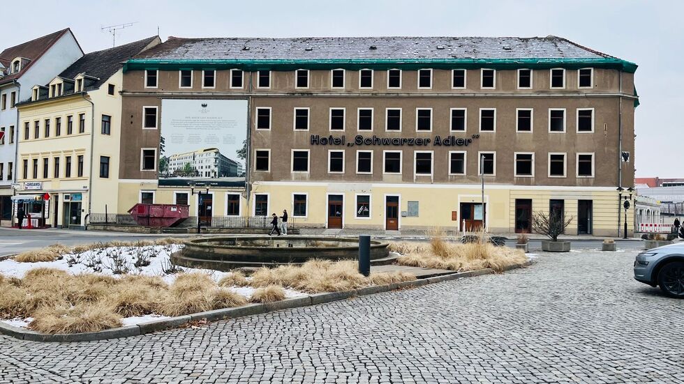 Das ehemalige Hotel "Schwarzer Adler" in der Pirnaer Innenstadt soll wieder erstes Haus am Platze werden Das ehemalige Hotel "Schwarzer Adler" in der Pirnaer Innenstadt soll wieder erstes Haus am Platze werden