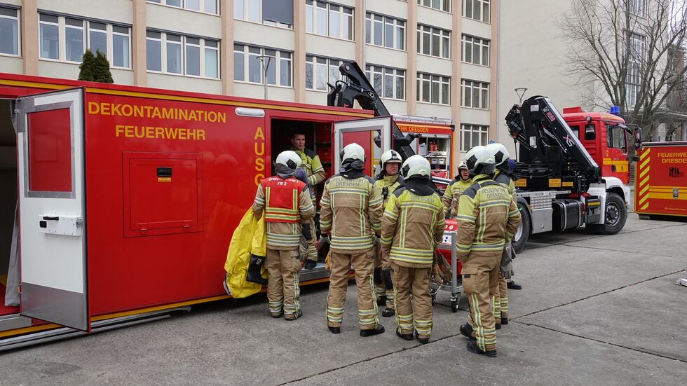 Die Dresdner Feuerwehr ist am Donnerstagmittag nach Klotzsche ausgerückt. Die Dresdner Feuerwehr ist am Donnerstagmittag nach Klotzsche ausgerückt.
