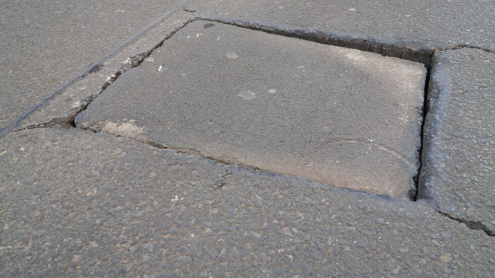 Das Corpus Delicti, um diese Betonplatte auf der Georg-Schwarz-Straße in Leipzig-Leutzsch geht´s.