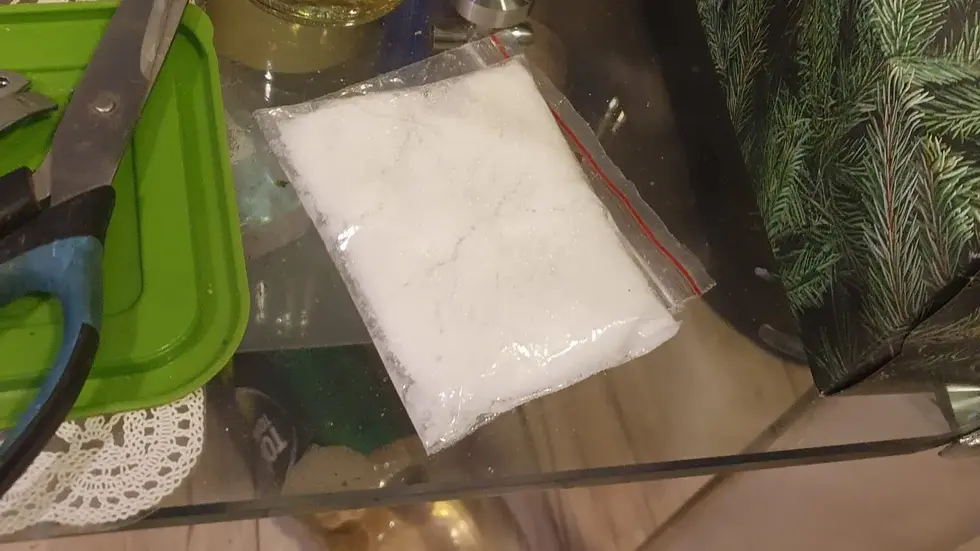 Bei der Frau zuhause wurde mehr als ein halbes Kilo Methamphetamine gefunden.
