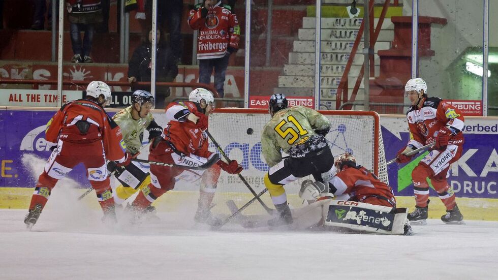 Dreimal musste Torhüter Ilya Sharipov den Puck aus dem Netz holen.