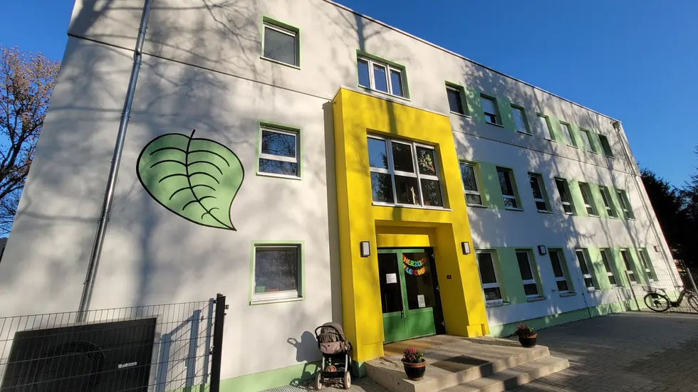 Die Kita "Tausendfüßler" in der Lerschstraße wurde von außen und innen grunderneuert. Die Kita "Tausendfüßler" in der Lerschstraße wurde von außen und innen grunderneuert.