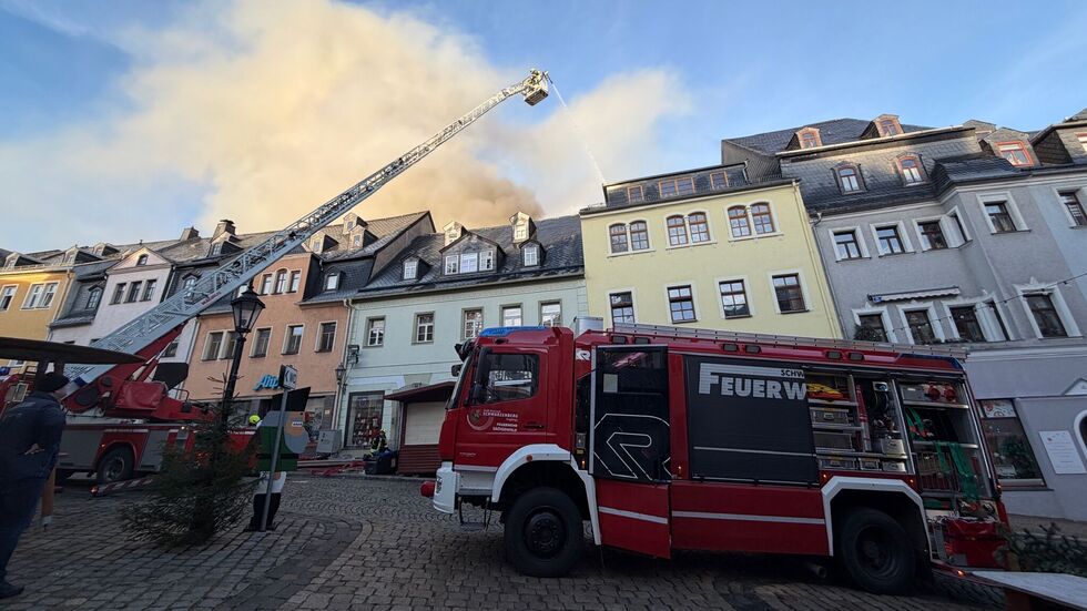 Über Stunden hatte das Feuer 120 Einsatzkräfte mit Löscharbeiten beschäftigt