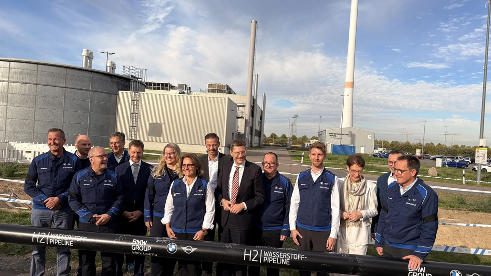 Das gesamte Team und die Beteiligten haben sich heute über den Spatenstich gefreut. Das gesamte Team und die Beteiligten haben sich heute über den Spatenstich gefreut.