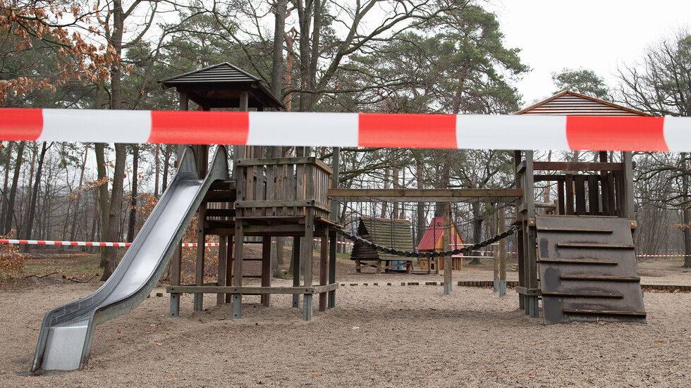 Gesperrter Spielplatz in der Corona-Zeit.