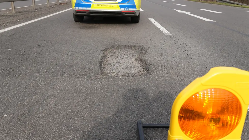 Das ist der etwa einem halben Quadratmeter große Krater, um den es geht. Das ist der etwa einem halben Quadratmeter große Krater, um den es geht.