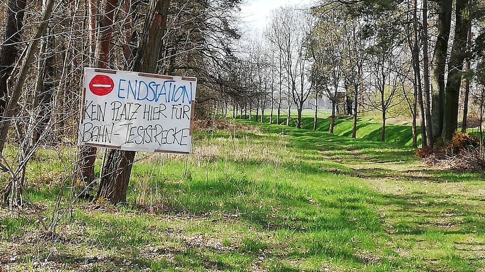 Nicht überall in der Region trifft das Projekt auf Zustimmung - wie hier in der Nähe von Uhsmannsdorf.