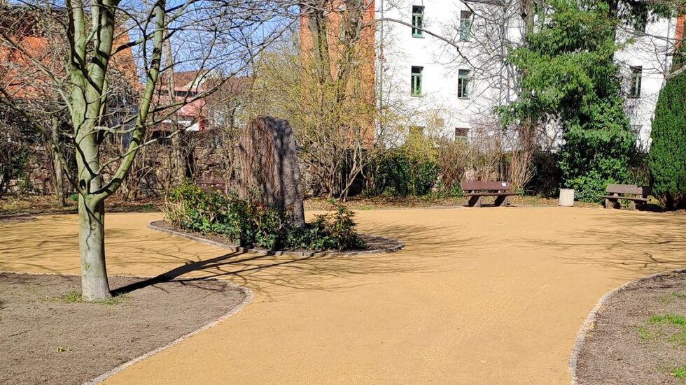 Der Park an der Coswiger Bahnhofstraße.