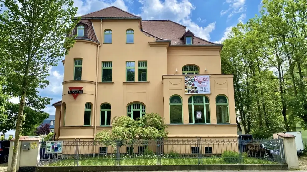 In dieser Villa hat der Christliche Verein Junger Menschen sein Domizil. Hier wird zwei Tage lang gefeiert. In dieser Villa hat der Christliche Verein Junger Menschen sein Domizil. Hier wird zwei Tage lang gefeiert.