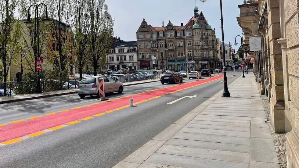 Der markierte Radweg führt bis zum Schillerplatz. 
