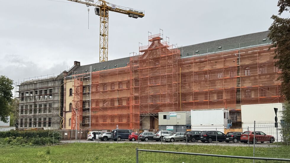 Neues Amtsgericht Zwickau - links der Neubau, wo Richtfest gefeiert wurde.