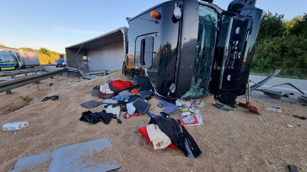 Die Autobahn war in beide Richtungen mehrere Stunden voll gesperrt.