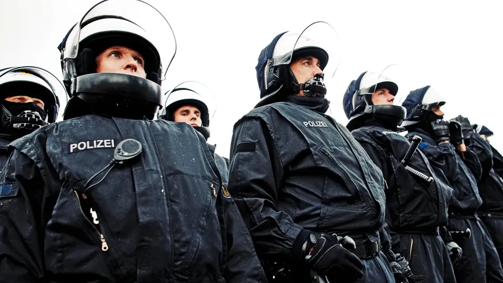 Sachsenpokal in Chemnitz: Mehrere hundert Polizisten sichern das Spiel CFC gegen Erzgebirge Aue ab.