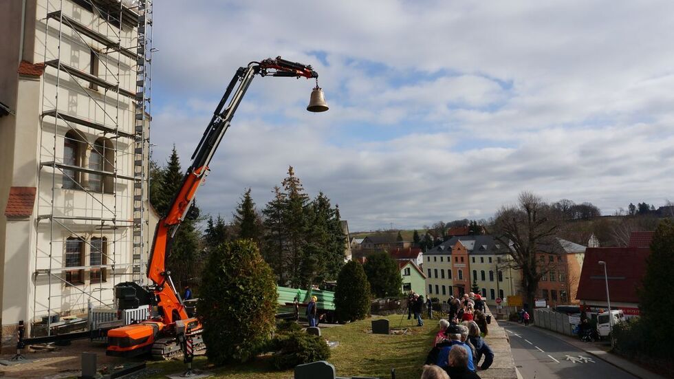 Viele Schaulustige verfolgten das Ereignis.