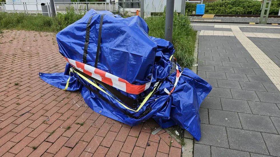 Die Überreste des zerstörten Automaten.