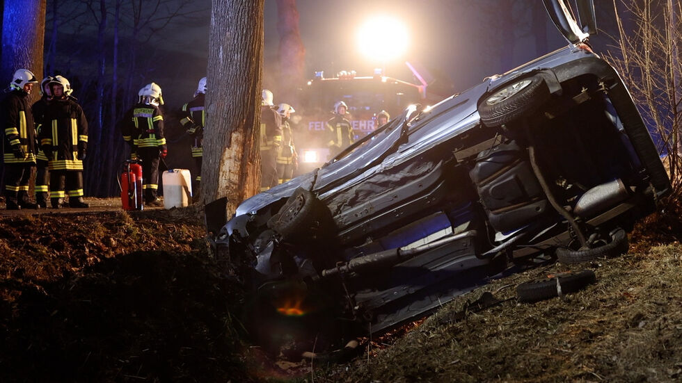 Feuerwehrleute an der Unfallstelle