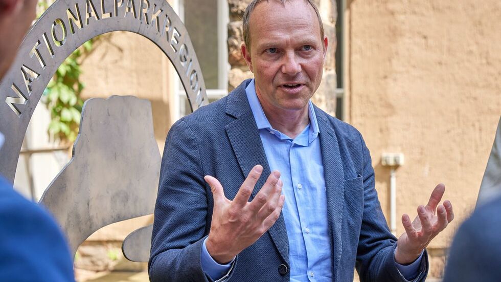 Die Waldbrandprävention sei enorm wichtig für den Nationalpark, für den Schutz von Menschen, von Hab und Gut, betonte Umweltminister Wolfram Günther. Die Waldbrandprävention sei enorm wichtig für den Nationalpark, für den Schutz von Menschen, von Hab und Gut, betonte Umweltminister Wolfram Günther.