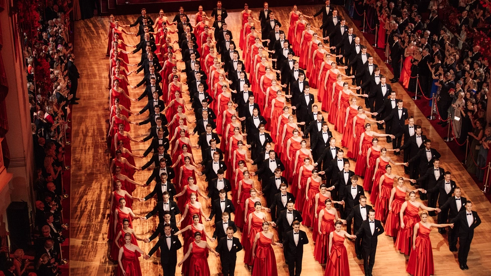Das Highlight: der Eröffnungswalzer der Debütantinnen und Debütanten beim Semperoperopernball (Archivbild) Das Highlight: der Eröffnungswalzer der Debütantinnen und Debütanten beim Semperoperopernball (Archivbild)