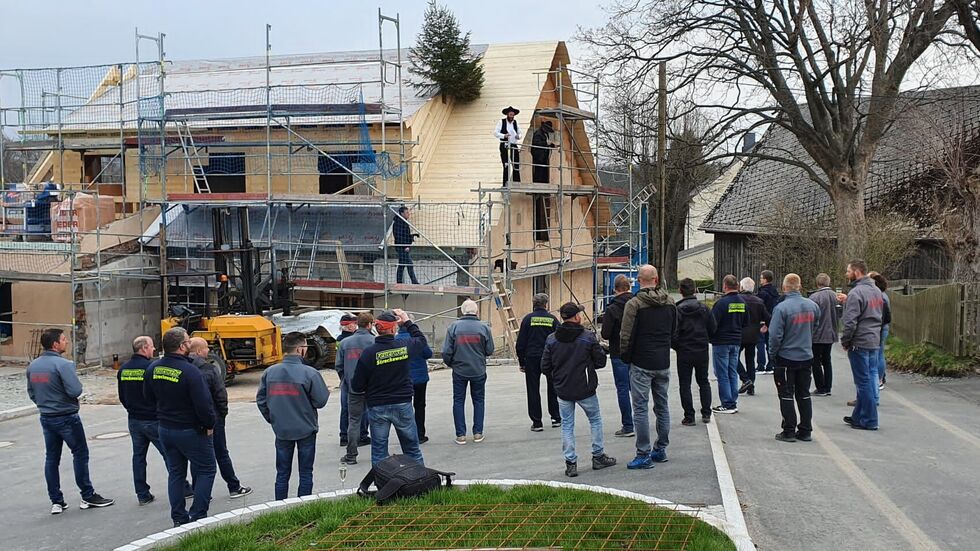 Am neuen Vereinshaus wurde Richtfest gefeiert.