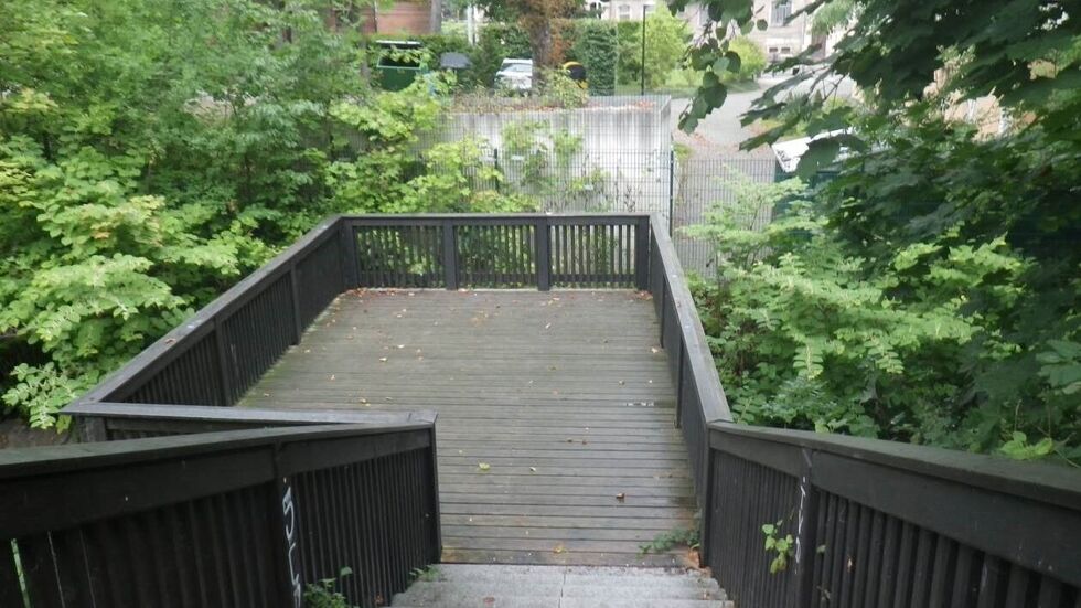 Podest zwischen Lutherpark und Pflegeheim