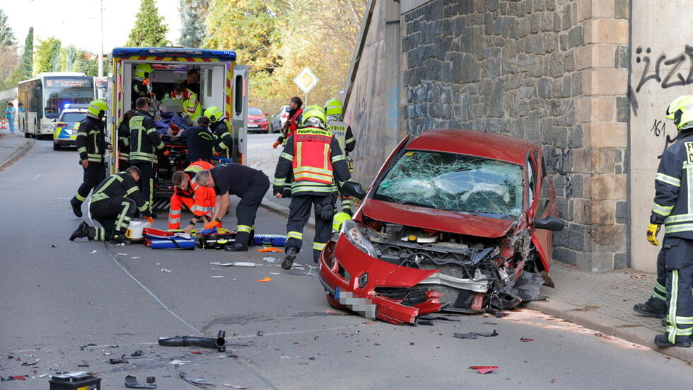 Der Aufprall war so heftig, dass ein Vorderrad abgerissen wurde.