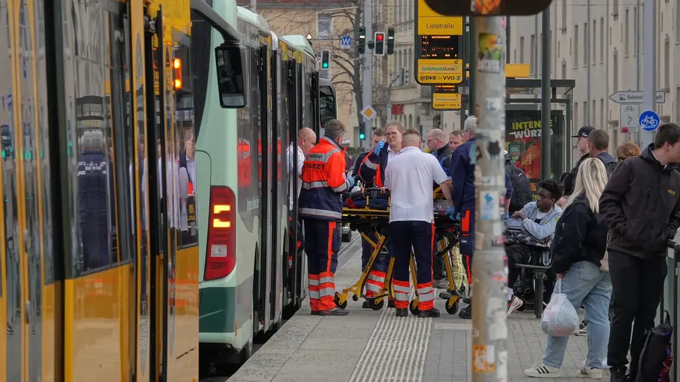 Bei der Vollbremsung wurden vier Fahrgäste verletzt, einer davon schwer