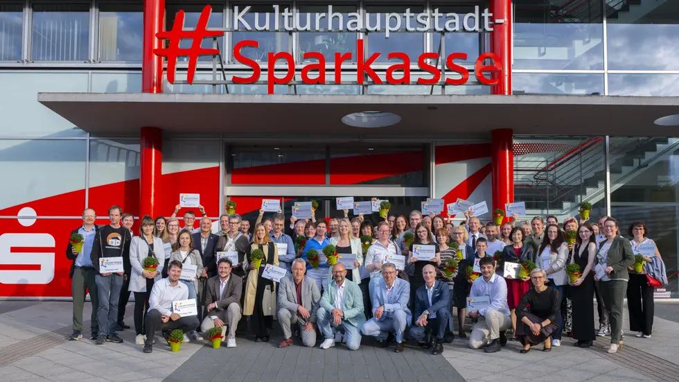 Die Sparkasse Chemnitz hat ihren Zukunftspreis verliehen. 39 Umwelt- und Klimaschutzprojekte erhielten im Moritzhof insgesamt 52.000 Euro Preisgeld. Die Sparkasse Chemnitz hat ihren Zukunftspreis verliehen. 39 Umwelt- und Klimaschutzprojekte erhielten im Moritzhof insgesamt 52.000 Euro Preisgeld.