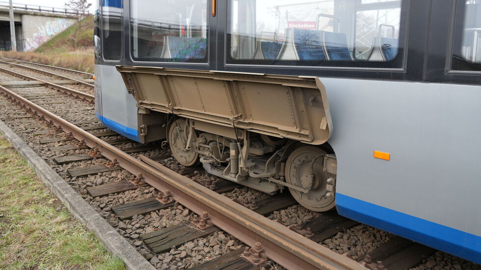 Die Linie 3 neben der Spur. Die Linie 3 neben der Spur.