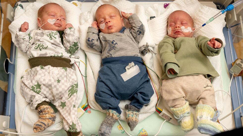 Diese süßen Drillingen erblickten kürzlich in der Uniklinik das Licht der Welt. Doch die Geburten sind schon lange rückläufig. 