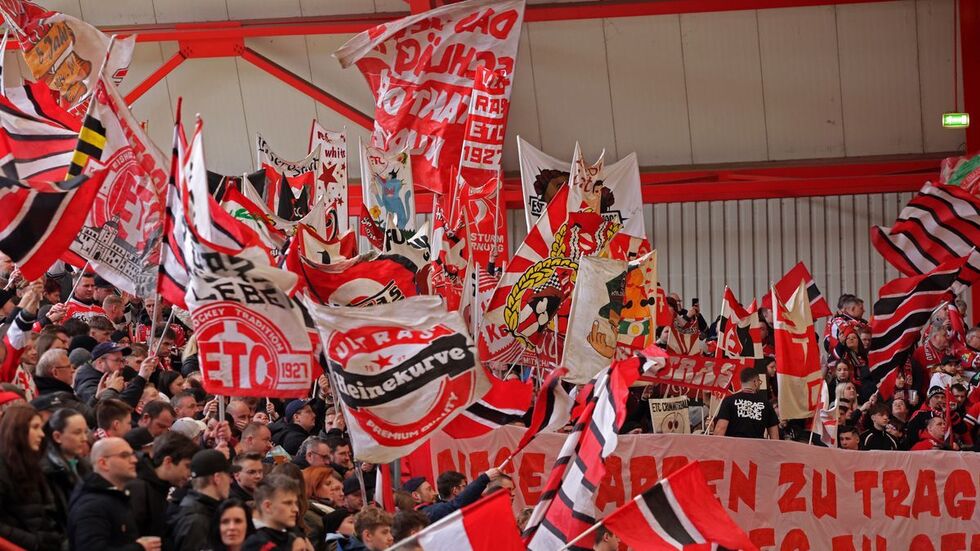 Die Eispiraten-Fans konnten am Wochenende zweimal jubeln.