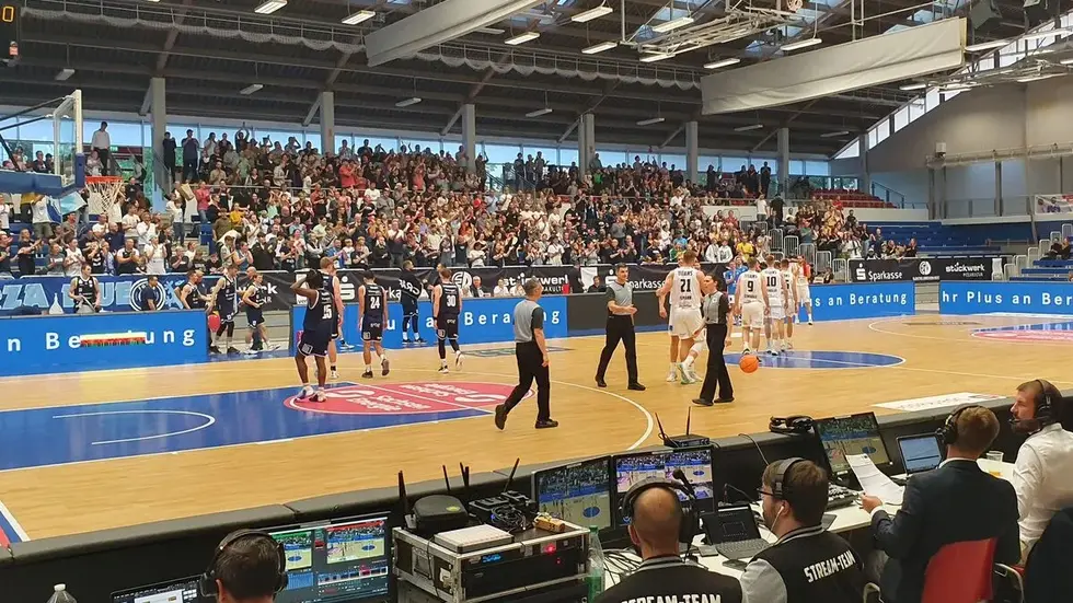 In der Arena spielen die DSC-Volleys und die Basketballer der Titans In der Arena spielen die DSC-Volleys und die Basketballer der Titans