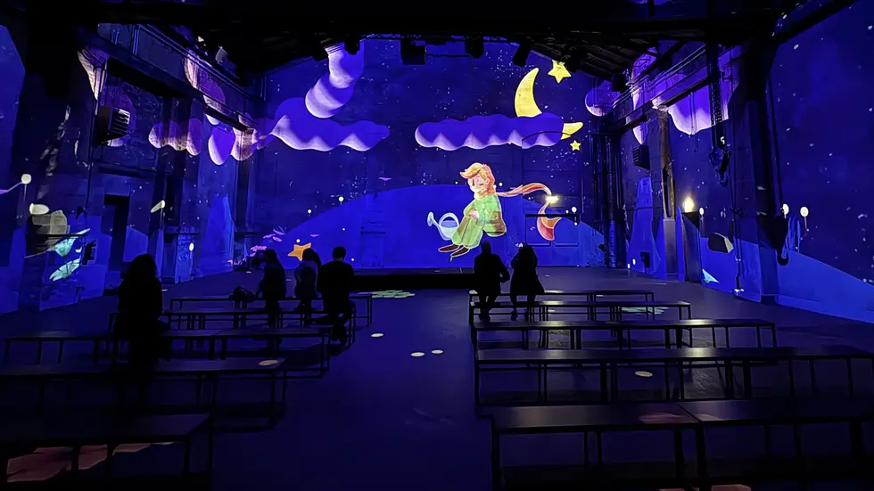 In einer 25 minütigen immersiven Ausstellung tauchen die Besucher in die Geschichte des kleinen Prinzen ein.