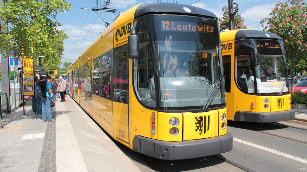 Die Dresdner Verkehrsbetriebe leiten einige Straßenbahnen - und auch Busse - um. (Symbolbild)