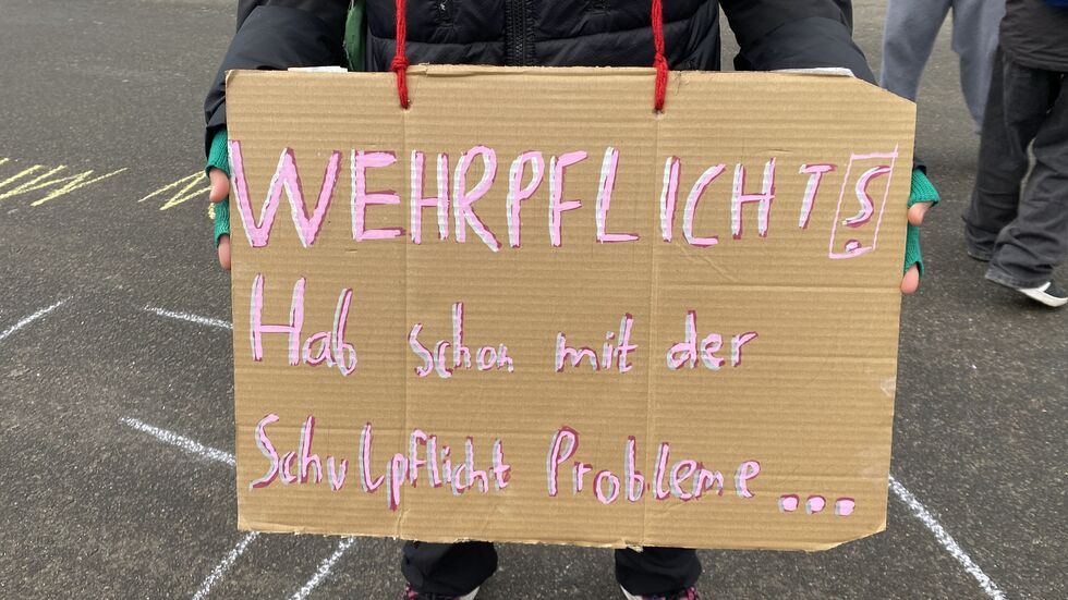 Ein Schüler hatte dieses Schild dabei.