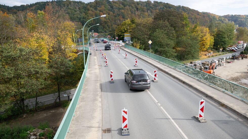Früher als gedacht können Autos wieder über die Brücke rollen. (Archivbild)