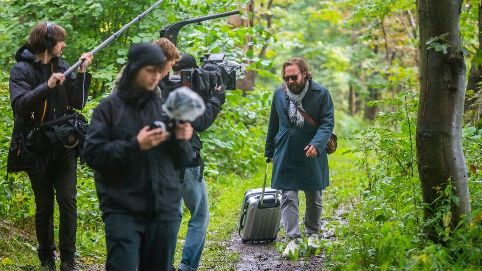 Der Dreh führte durch einsame erzgebirgische Wälder.