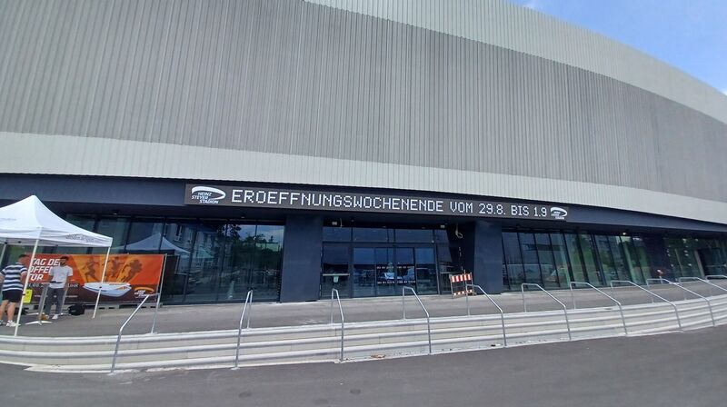 Blick auf die Anzeigentafel des neuen Stadions.