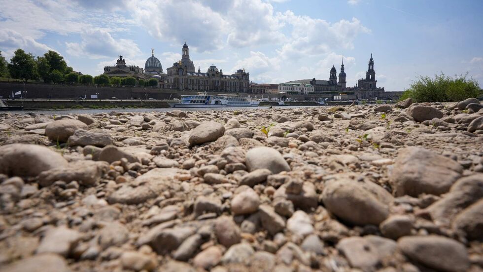 Der Pegel sinkt, die Dampfer fahren aber trotzdem.